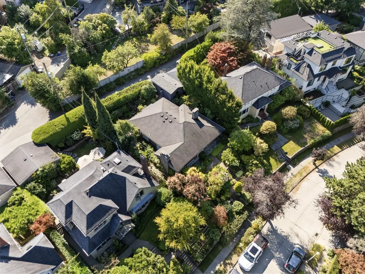 2533 Wallace Crescent