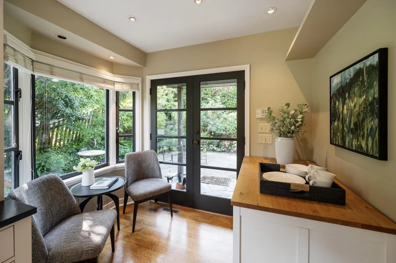 2533 Wallace Crescent