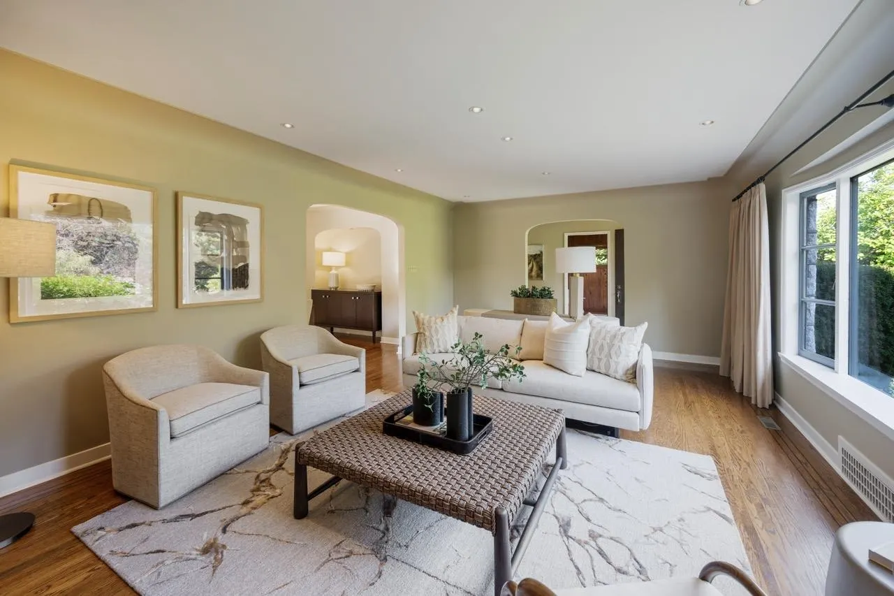 2533 Wallace Crescent