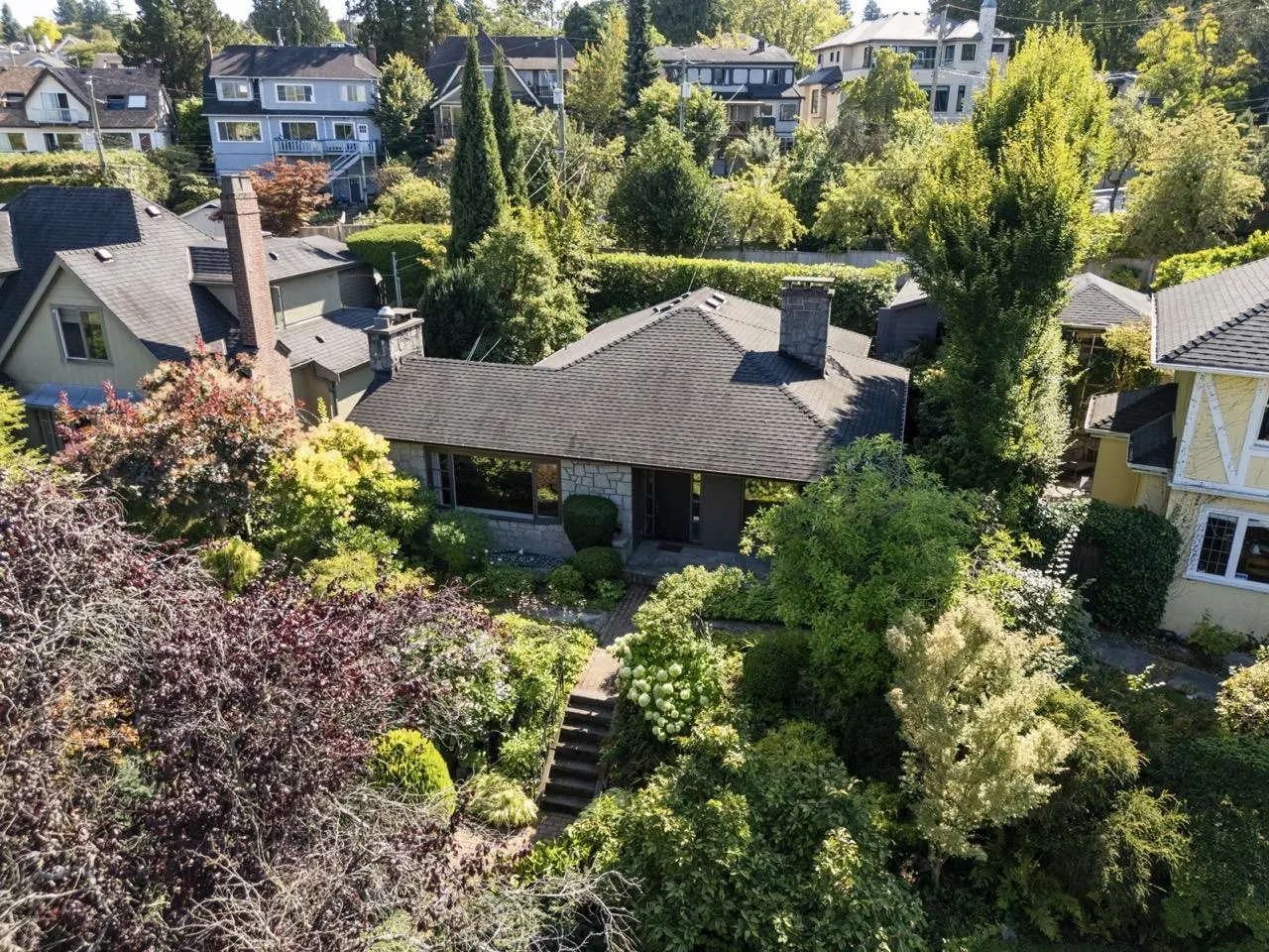 2533 Wallace Crescent