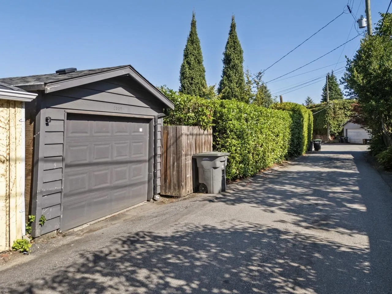 2533 Wallace Crescent