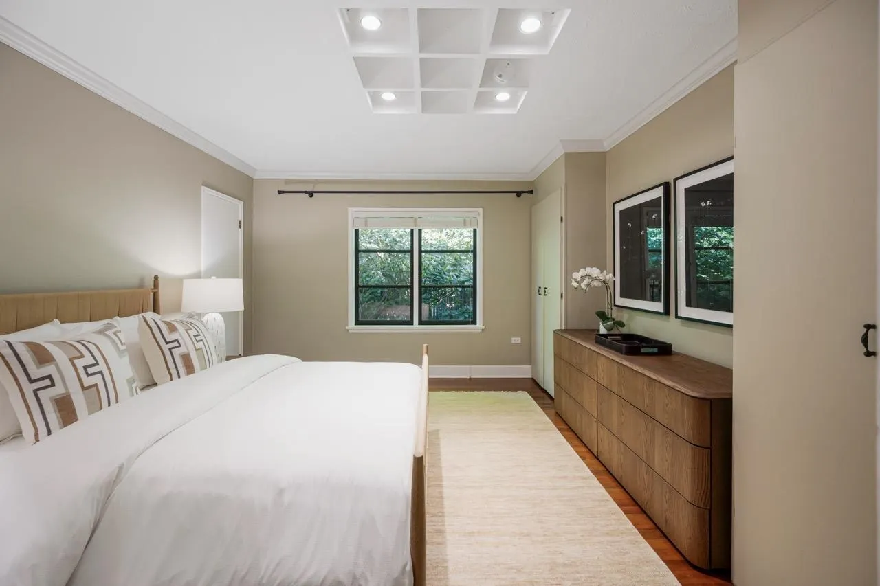 2533 Wallace Crescent