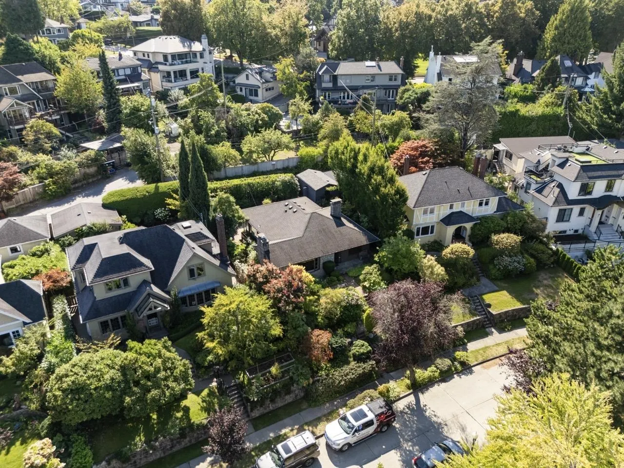 2533 Wallace Crescent