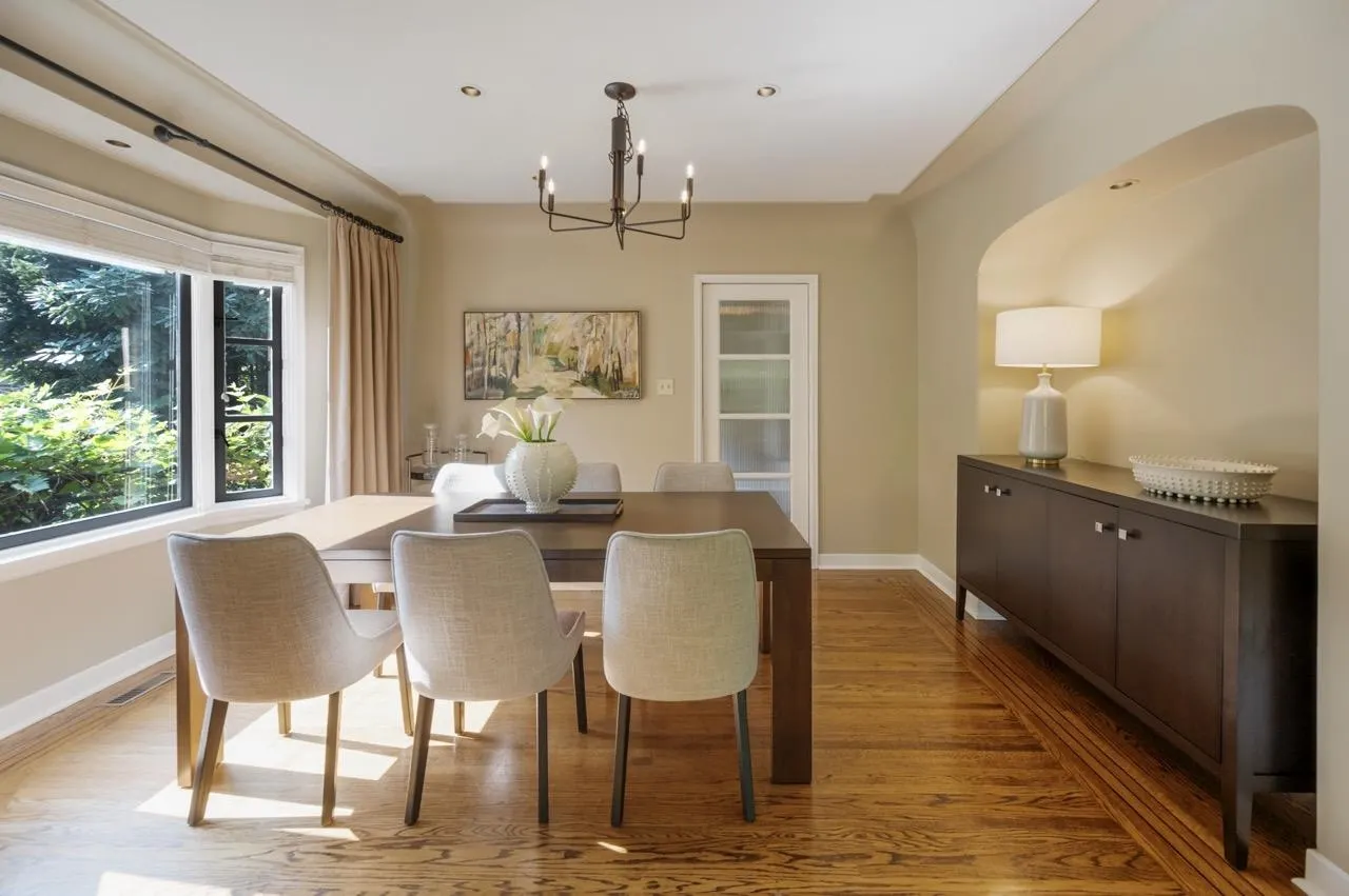 2533 Wallace Crescent