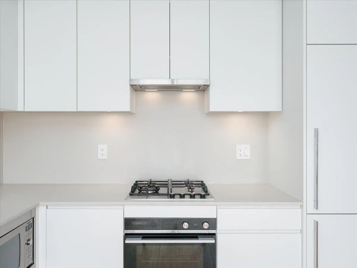 2505 2181 Madison Avenue