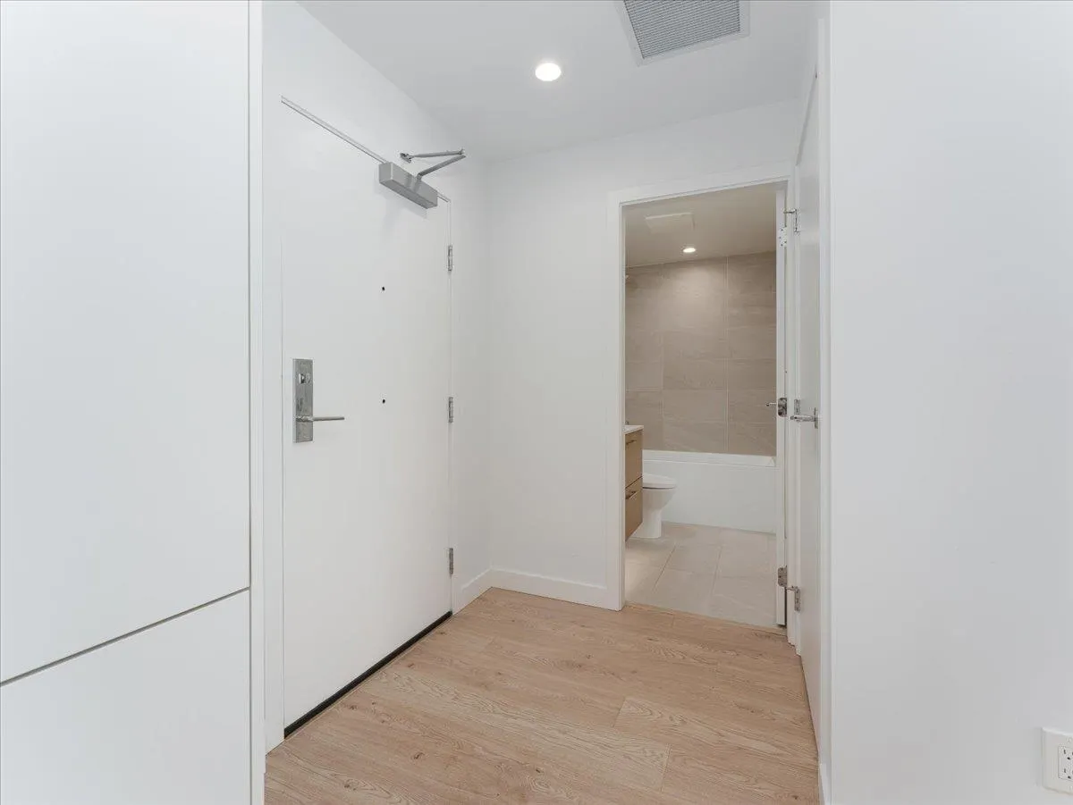 2505 2181 Madison Avenue