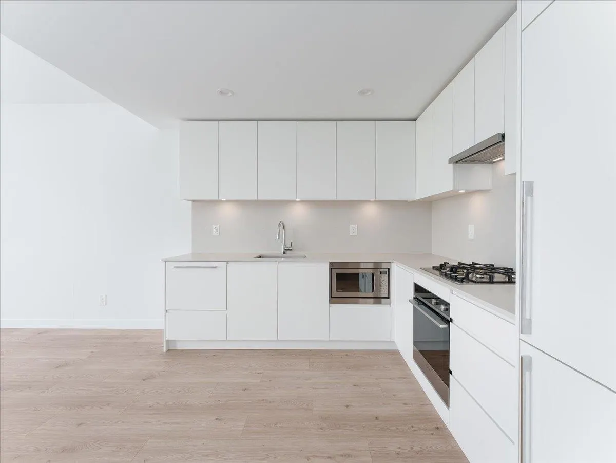 2505 2181 Madison Avenue