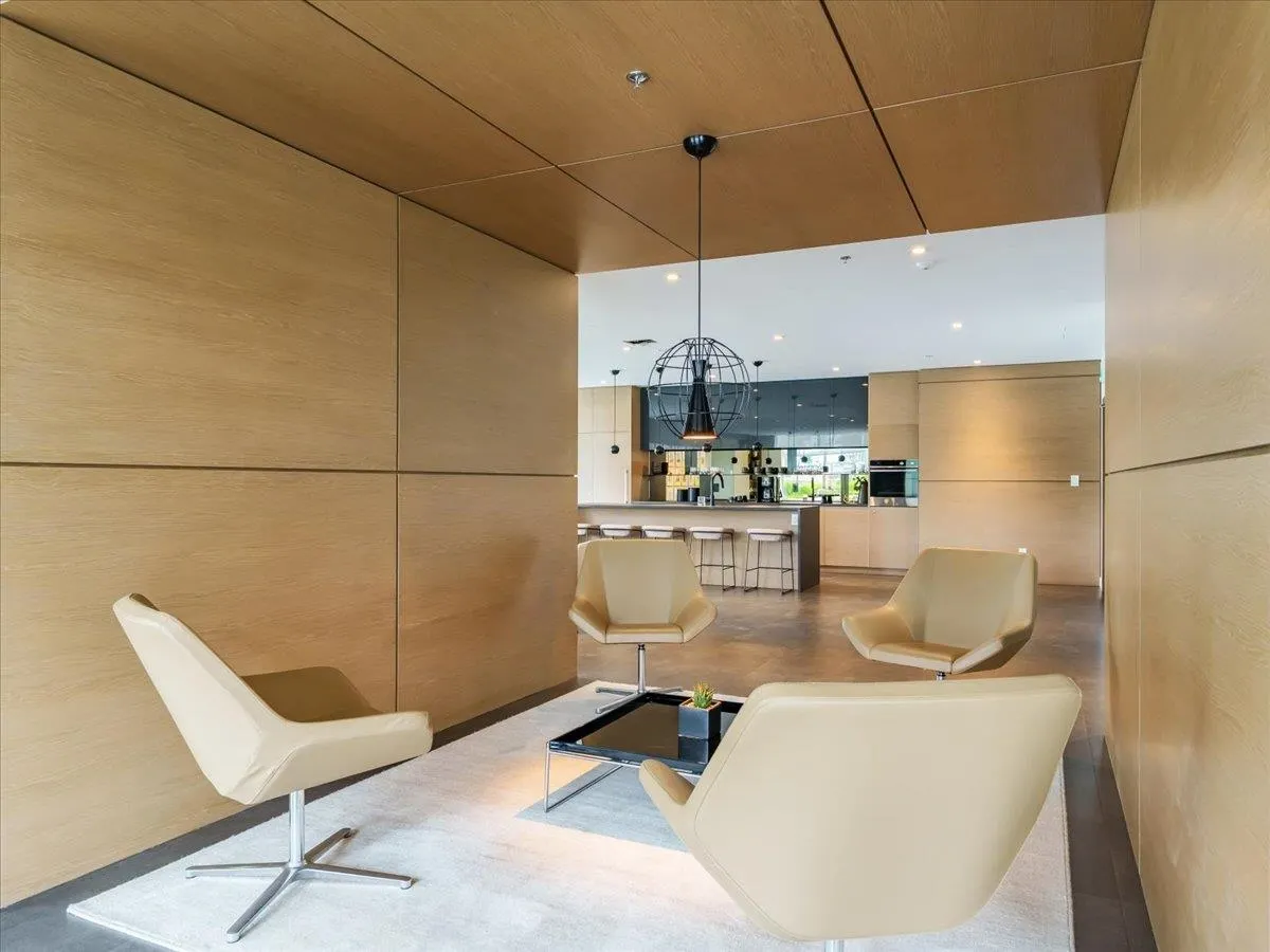 2505 2181 Madison Avenue