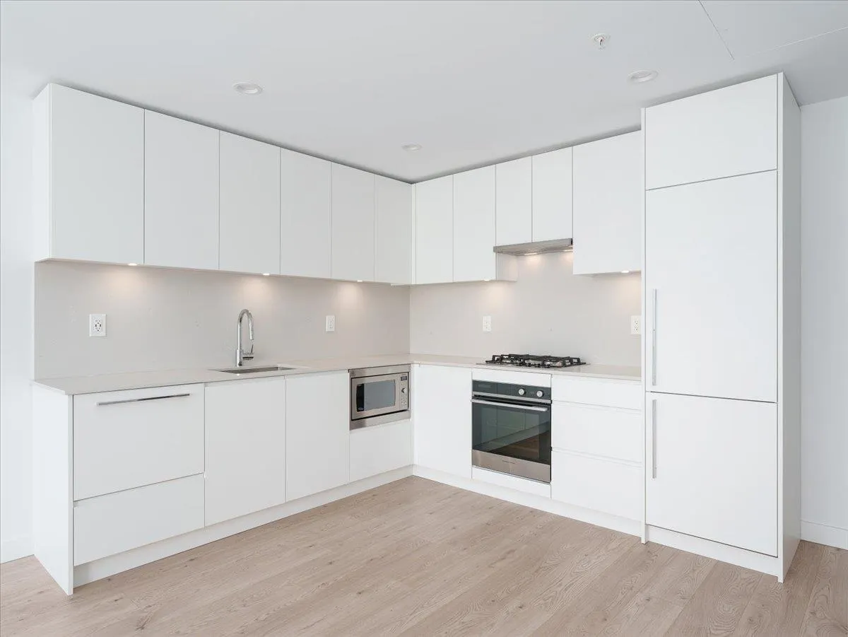 2505 2181 Madison Avenue