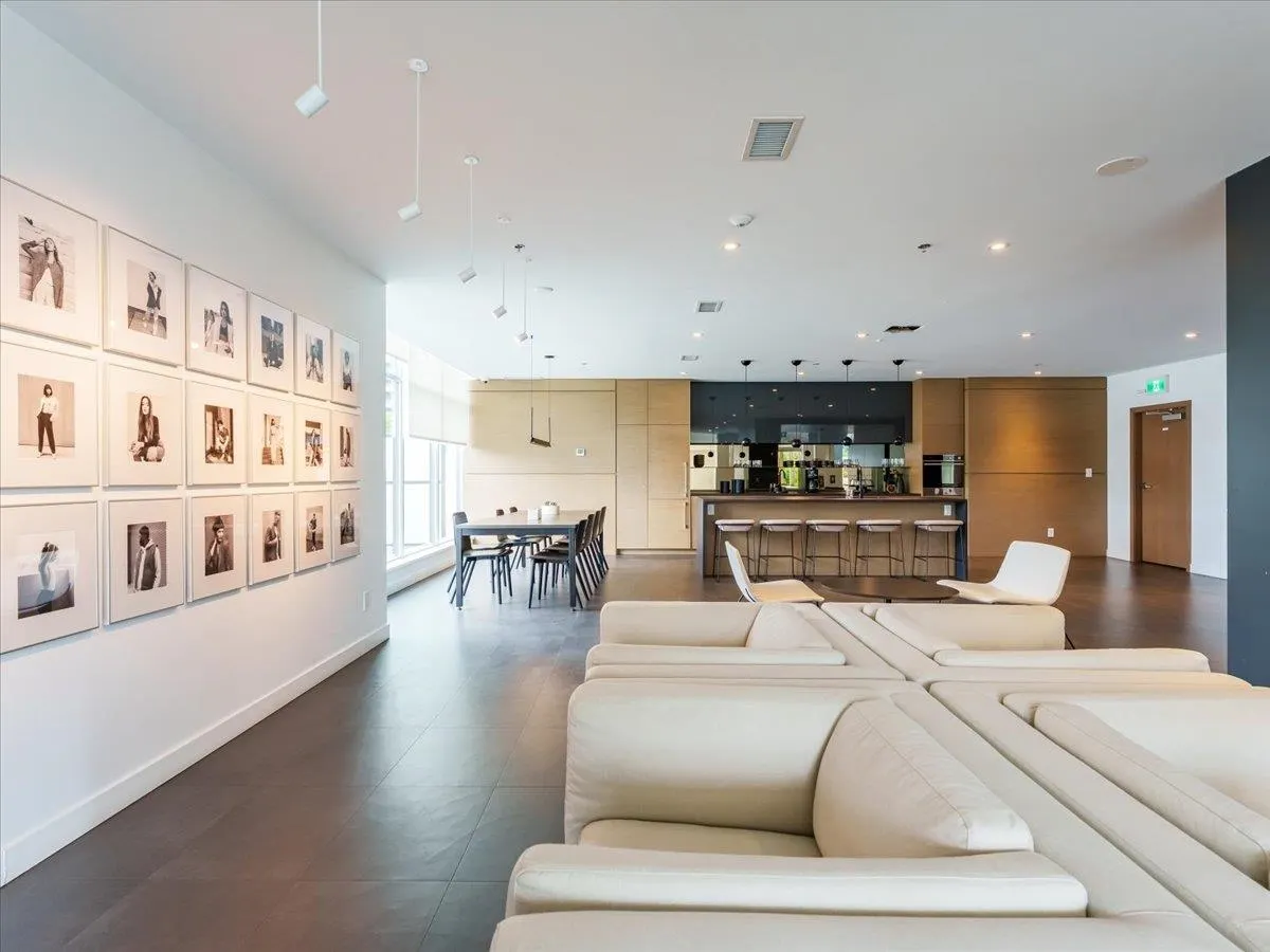 2505 2181 Madison Avenue