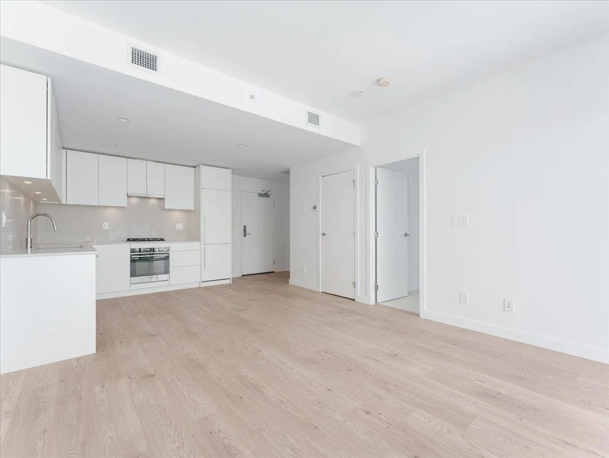 2505 2181 Madison Avenue