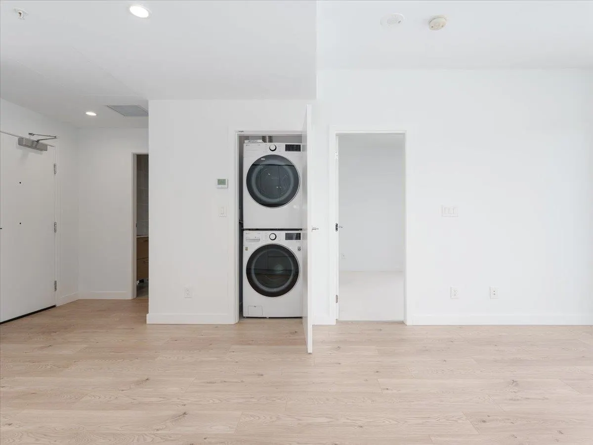2505 2181 Madison Avenue