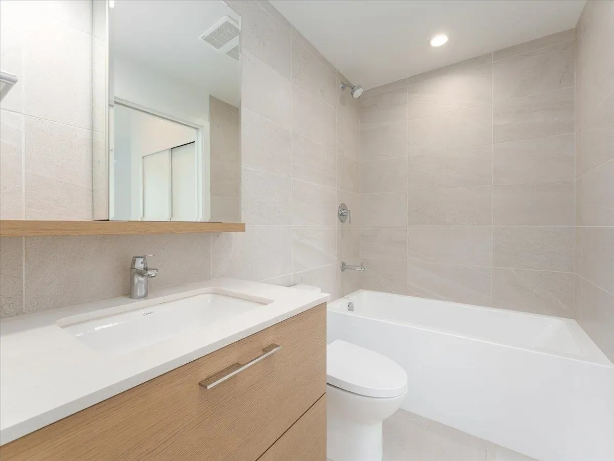 2505 2181 Madison Avenue