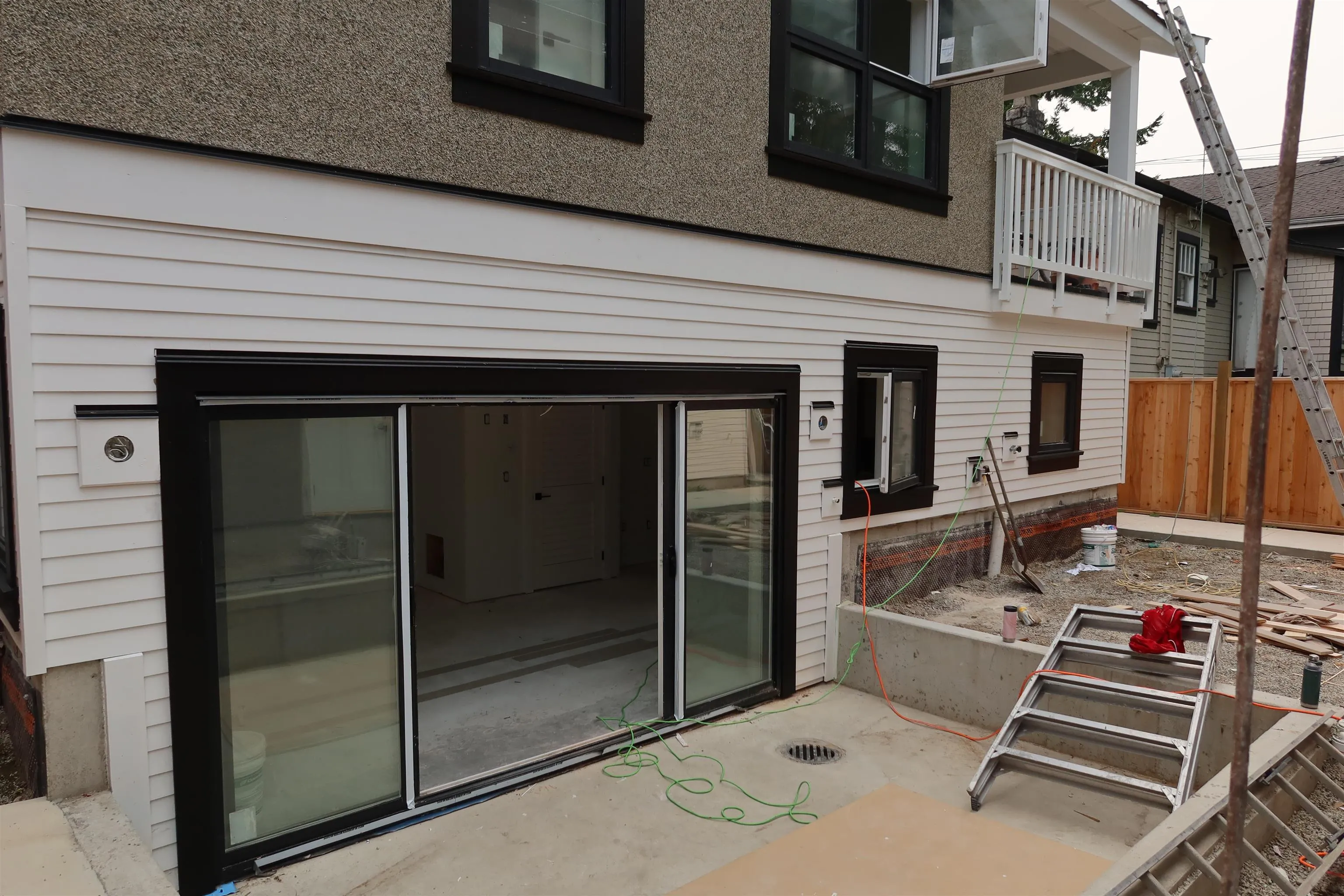 A 2735 W 8th Avenue