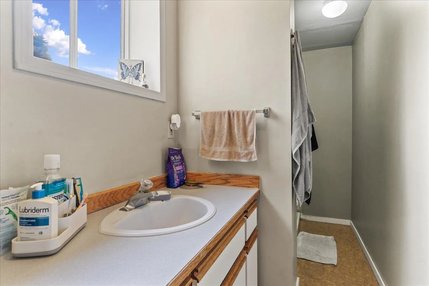 45649 Laura Crescent
