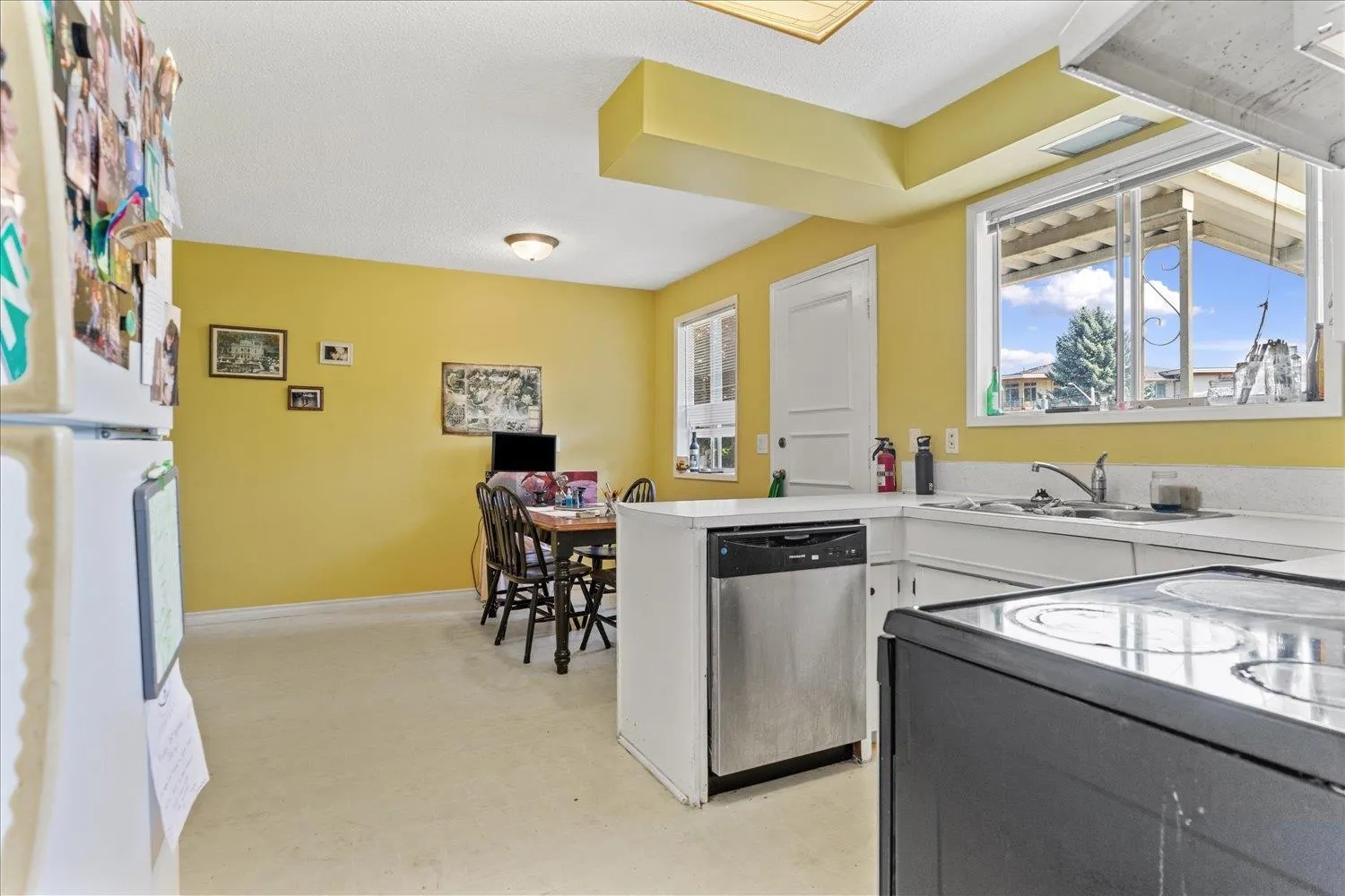45649 Laura Crescent