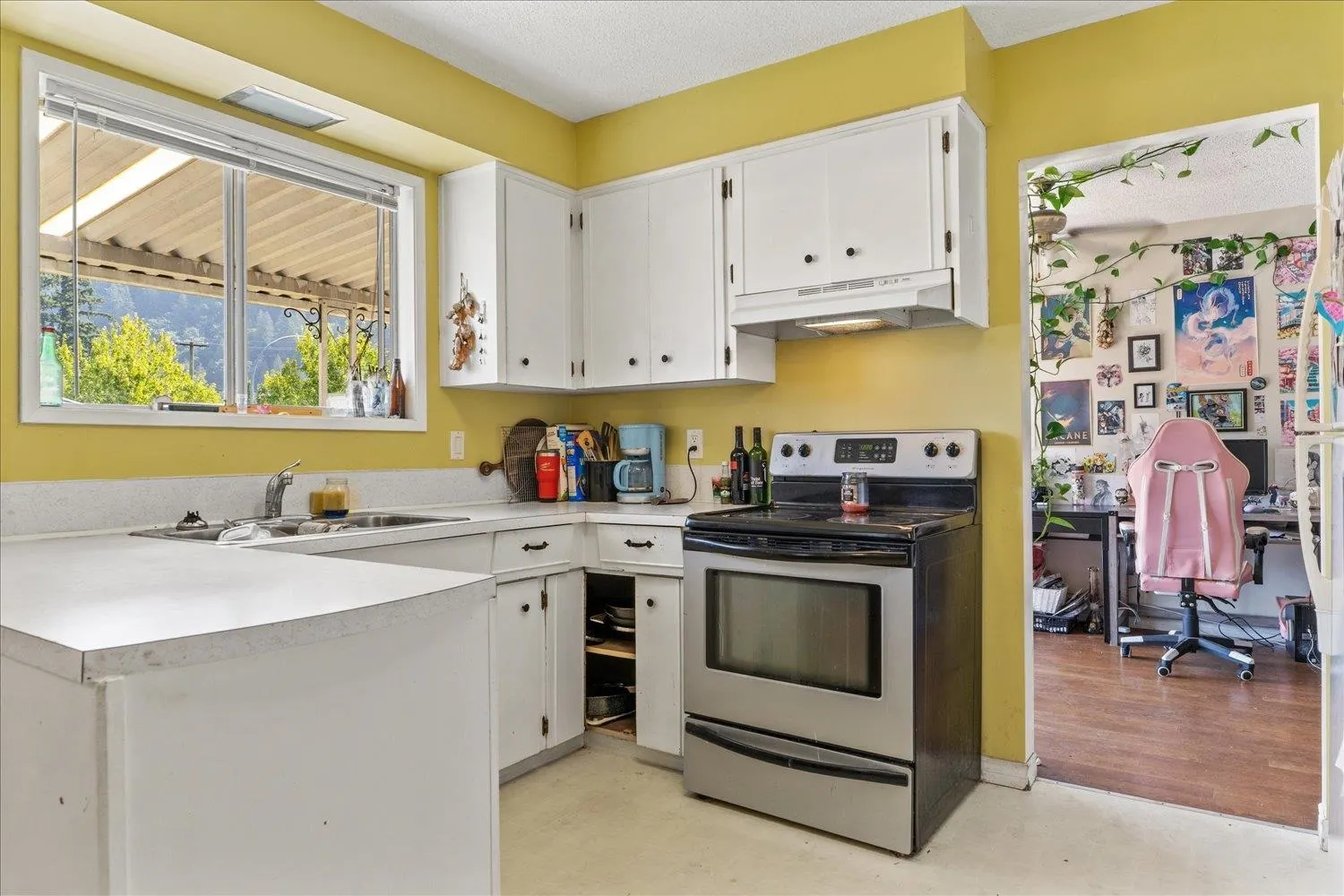 45649 Laura Crescent