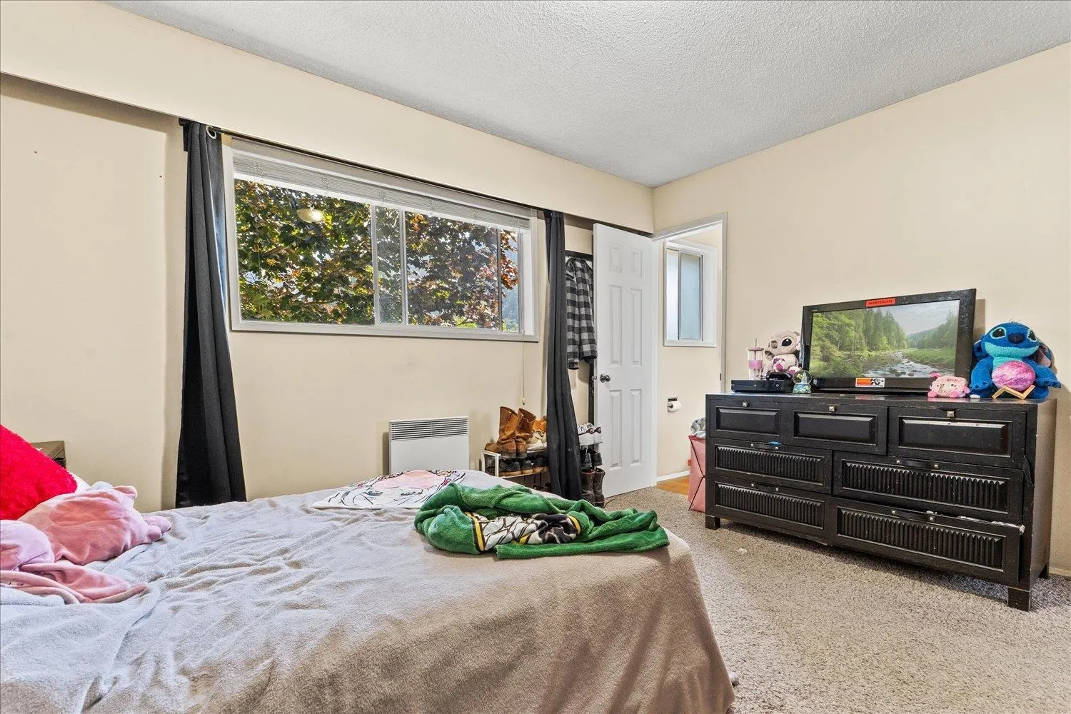 45649 Laura Crescent