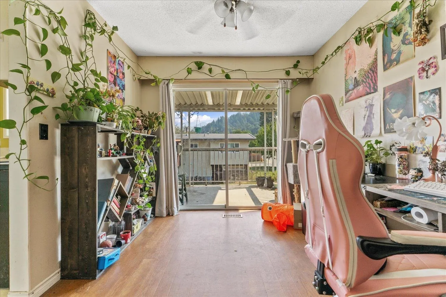 45649 Laura Crescent