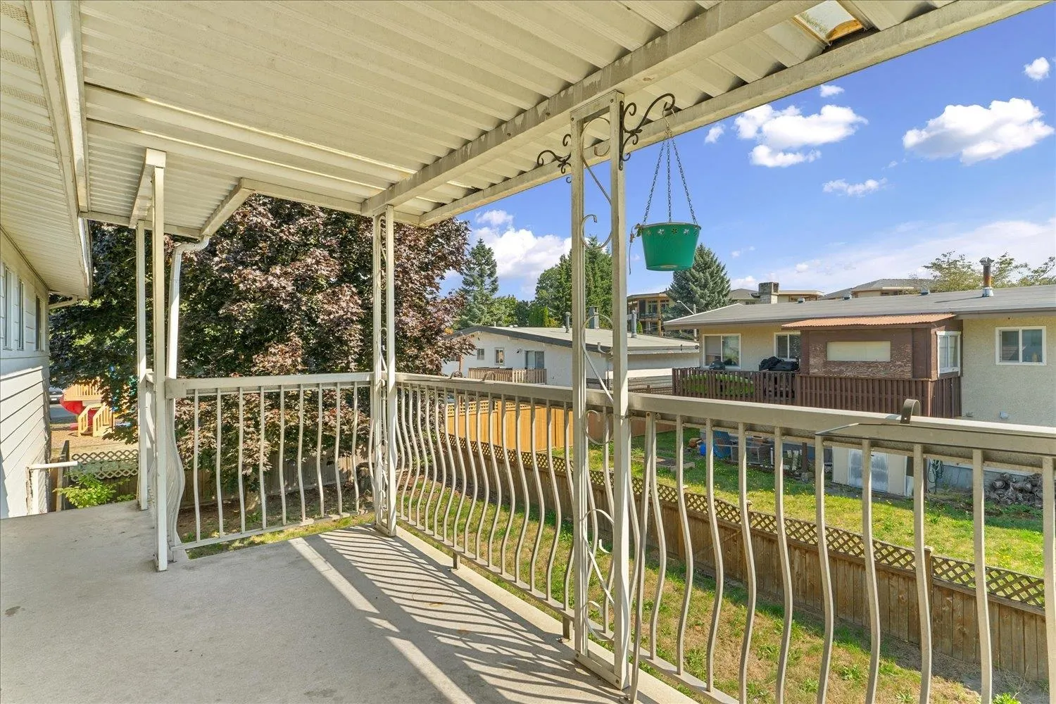 45649 Laura Crescent
