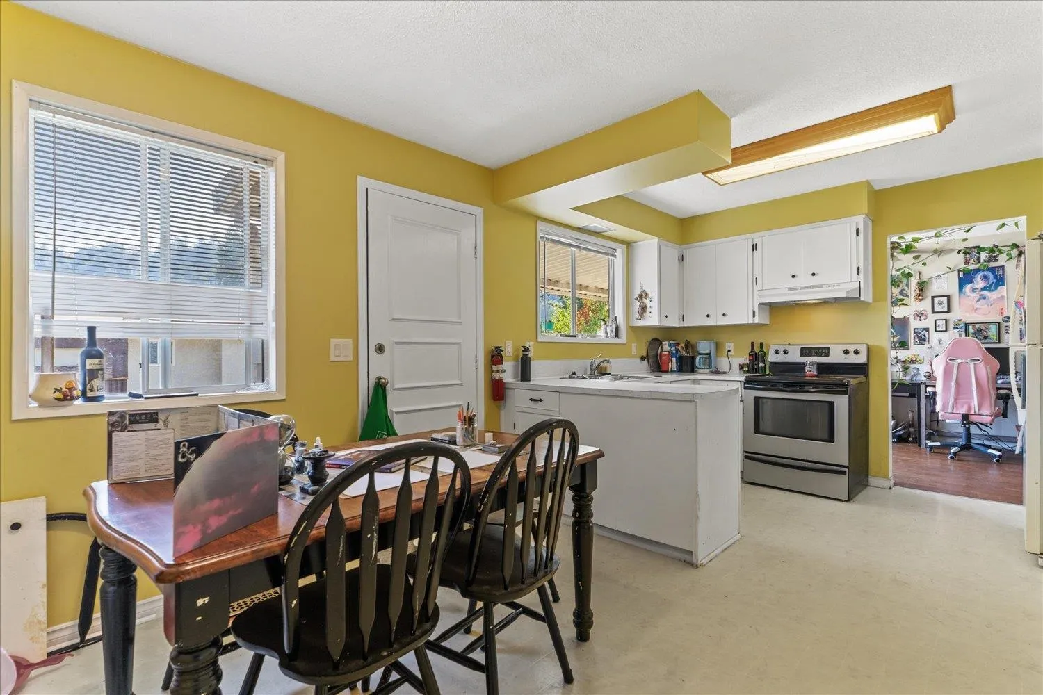 45649 Laura Crescent