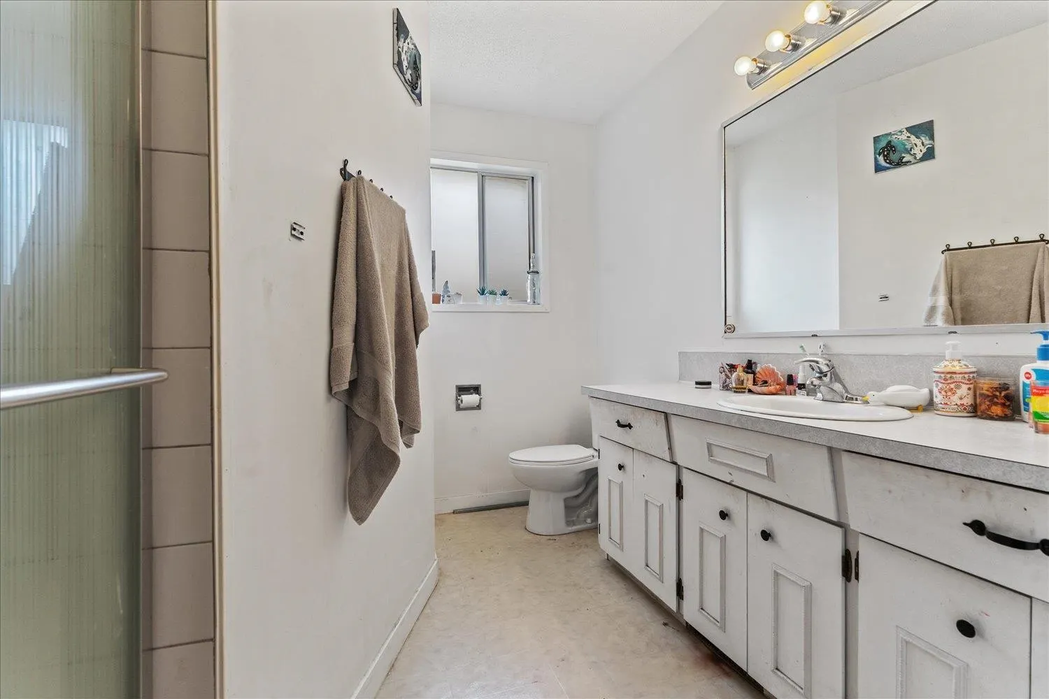 45649 Laura Crescent