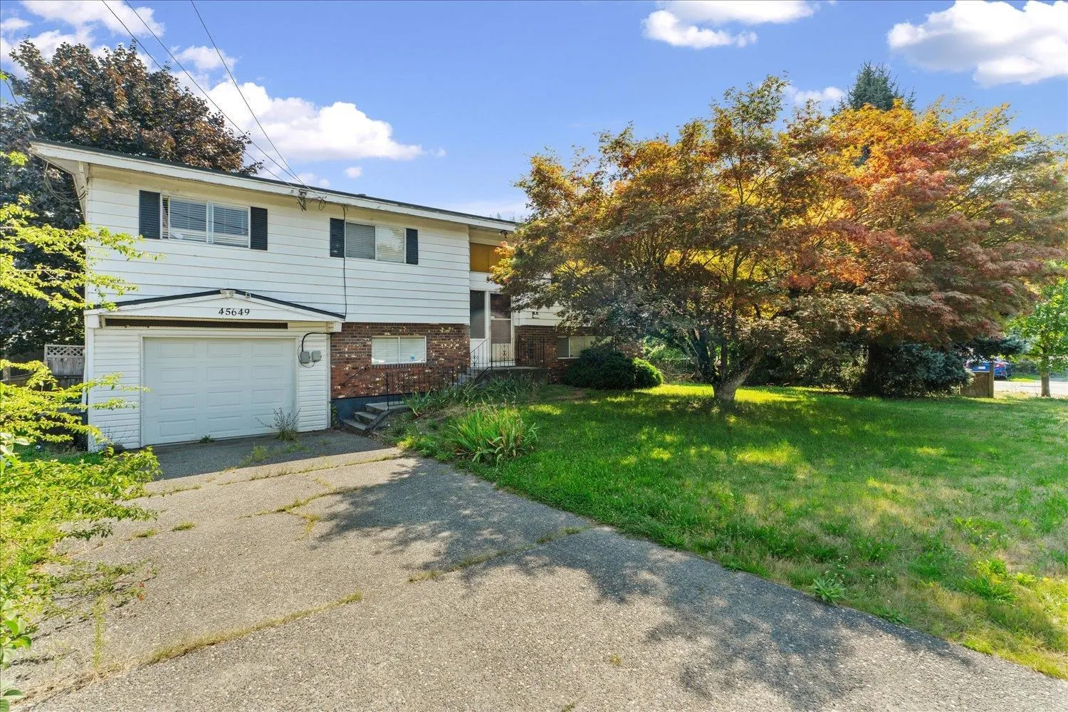 45649 Laura Crescent