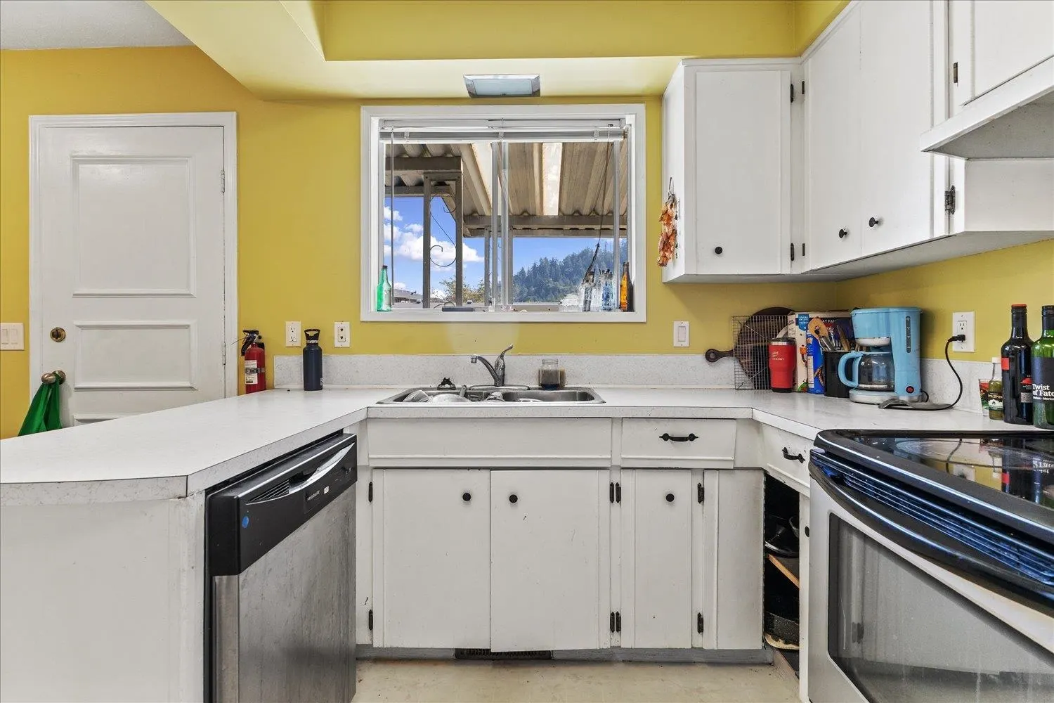 45649 Laura Crescent