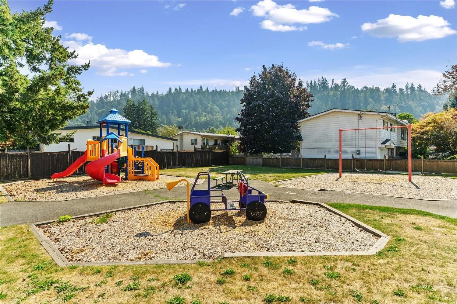 45649 Laura Crescent