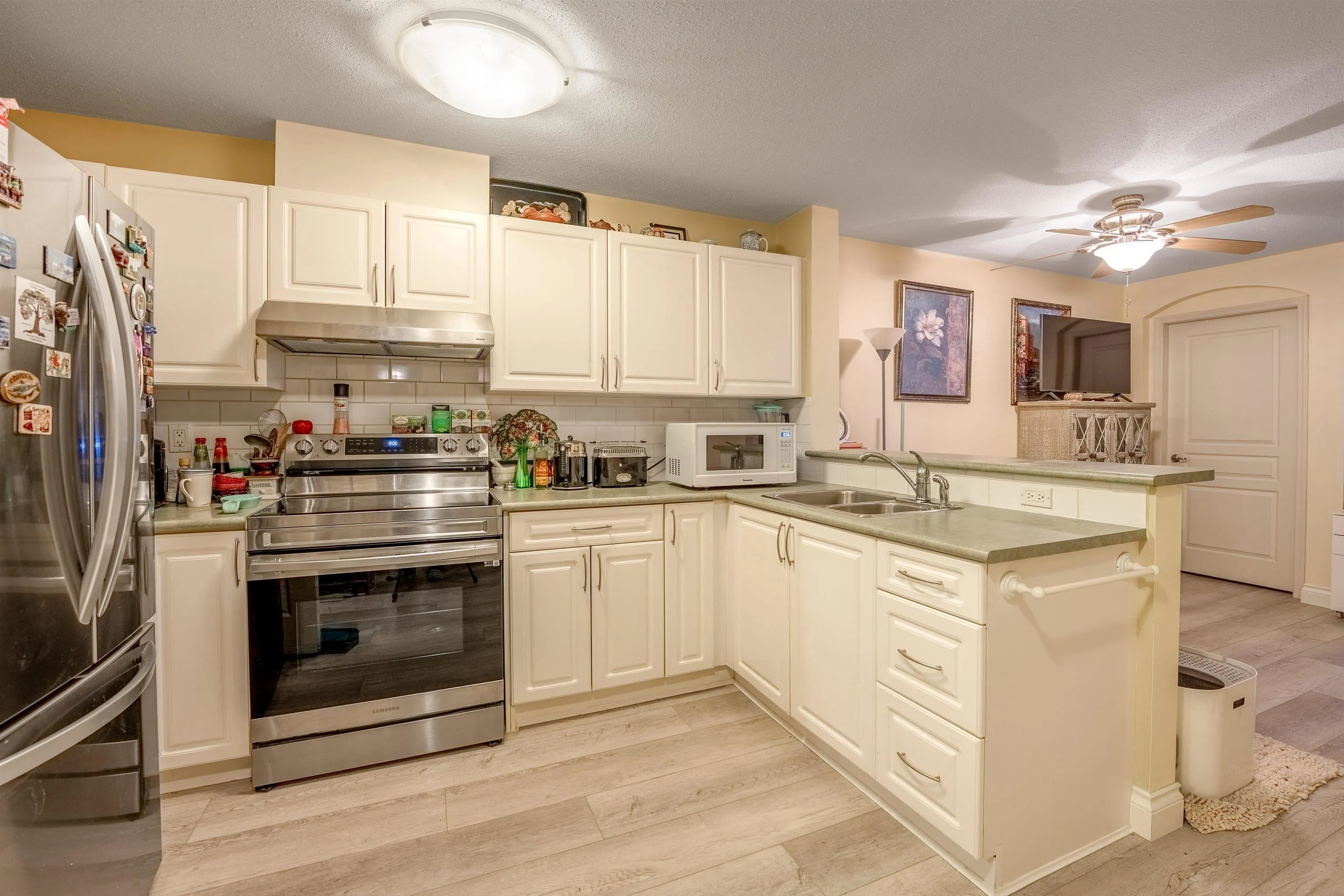 416 960 Lynn Valley Road