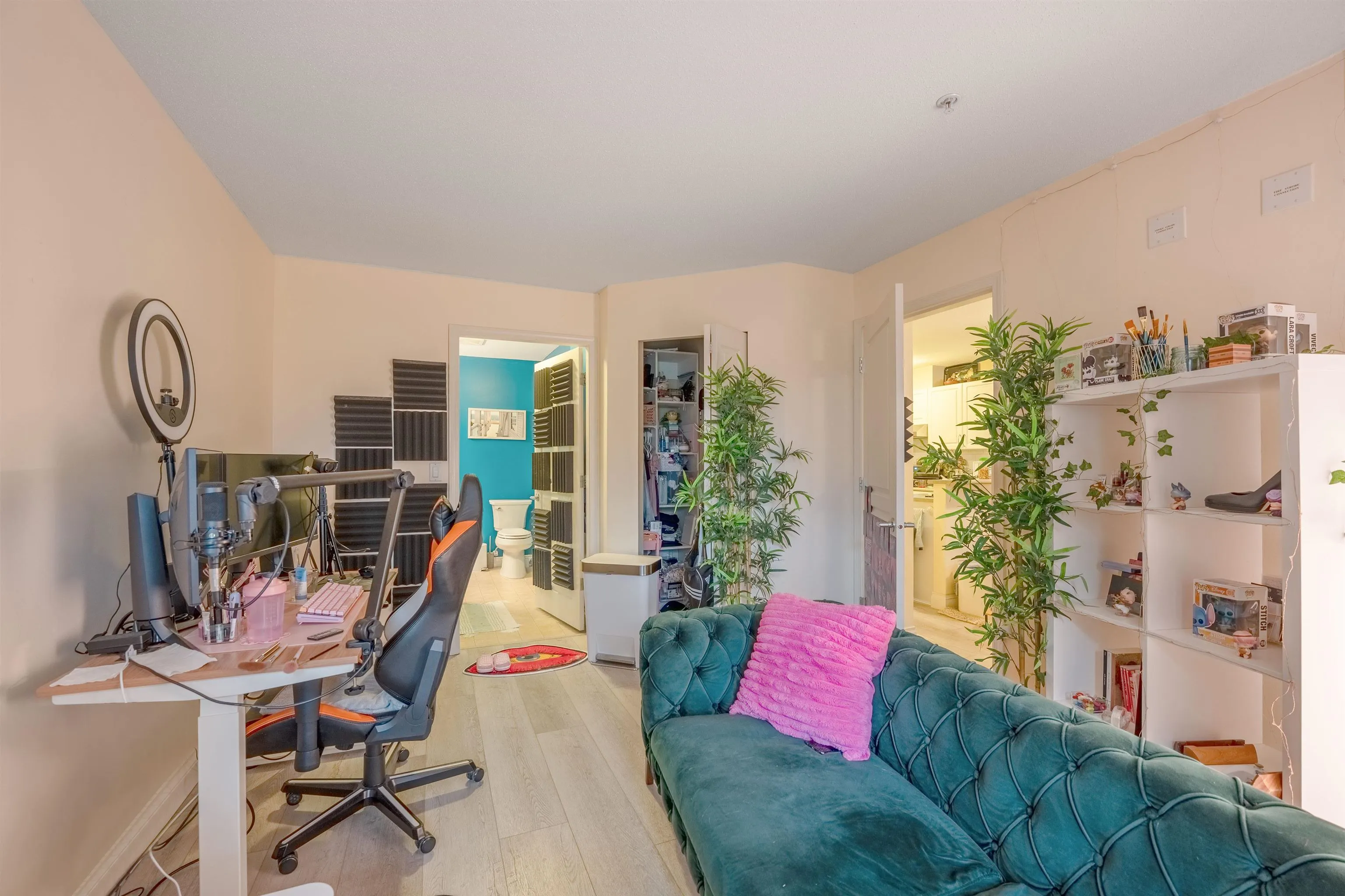 416 960 Lynn Valley Road