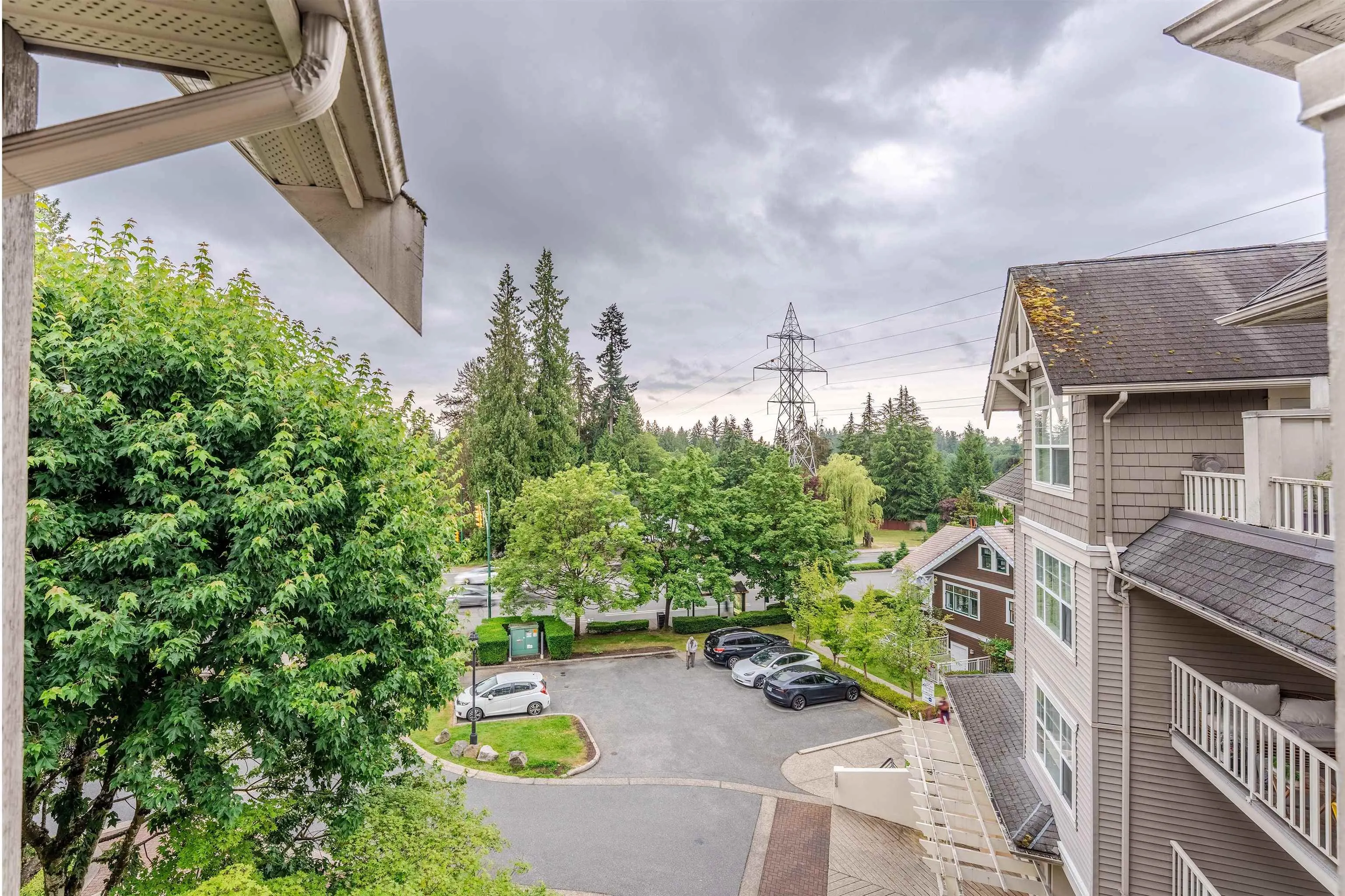 416 960 Lynn Valley Road