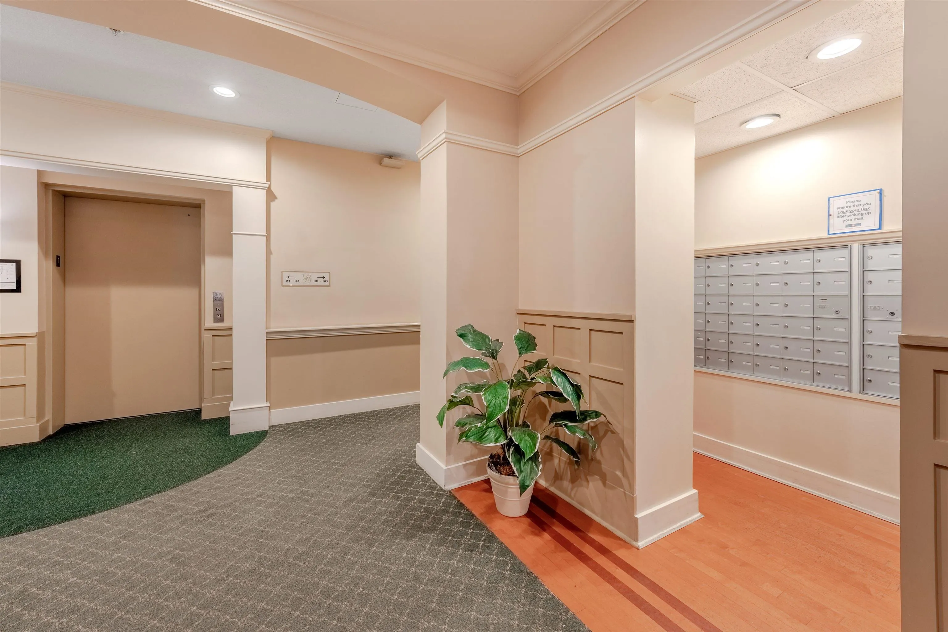 416 960 Lynn Valley Road