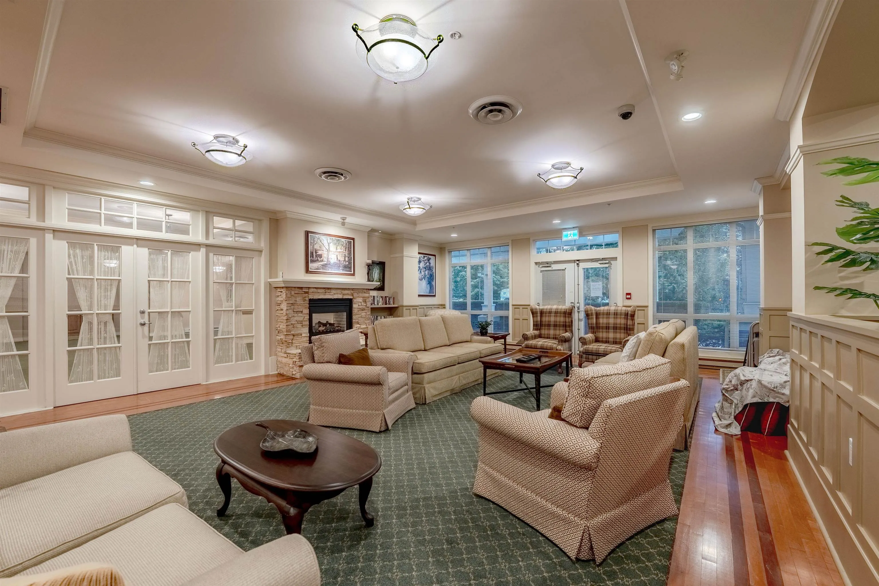 416 960 Lynn Valley Road