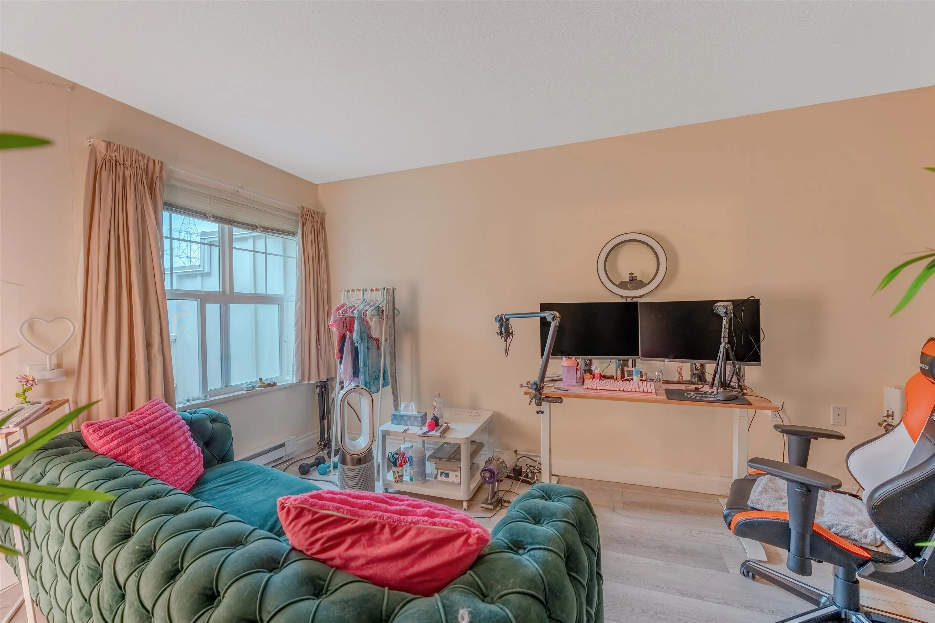 416 960 Lynn Valley Road