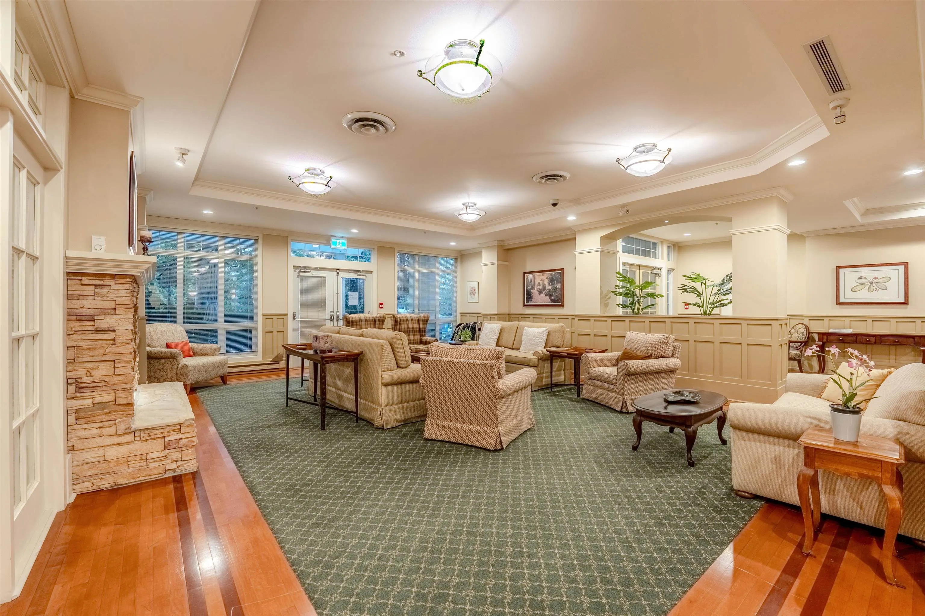 416 960 Lynn Valley Road
