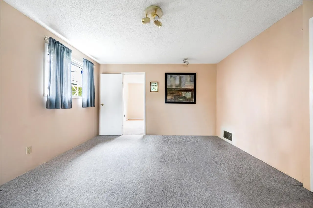 6680 Coltsfoot Drive