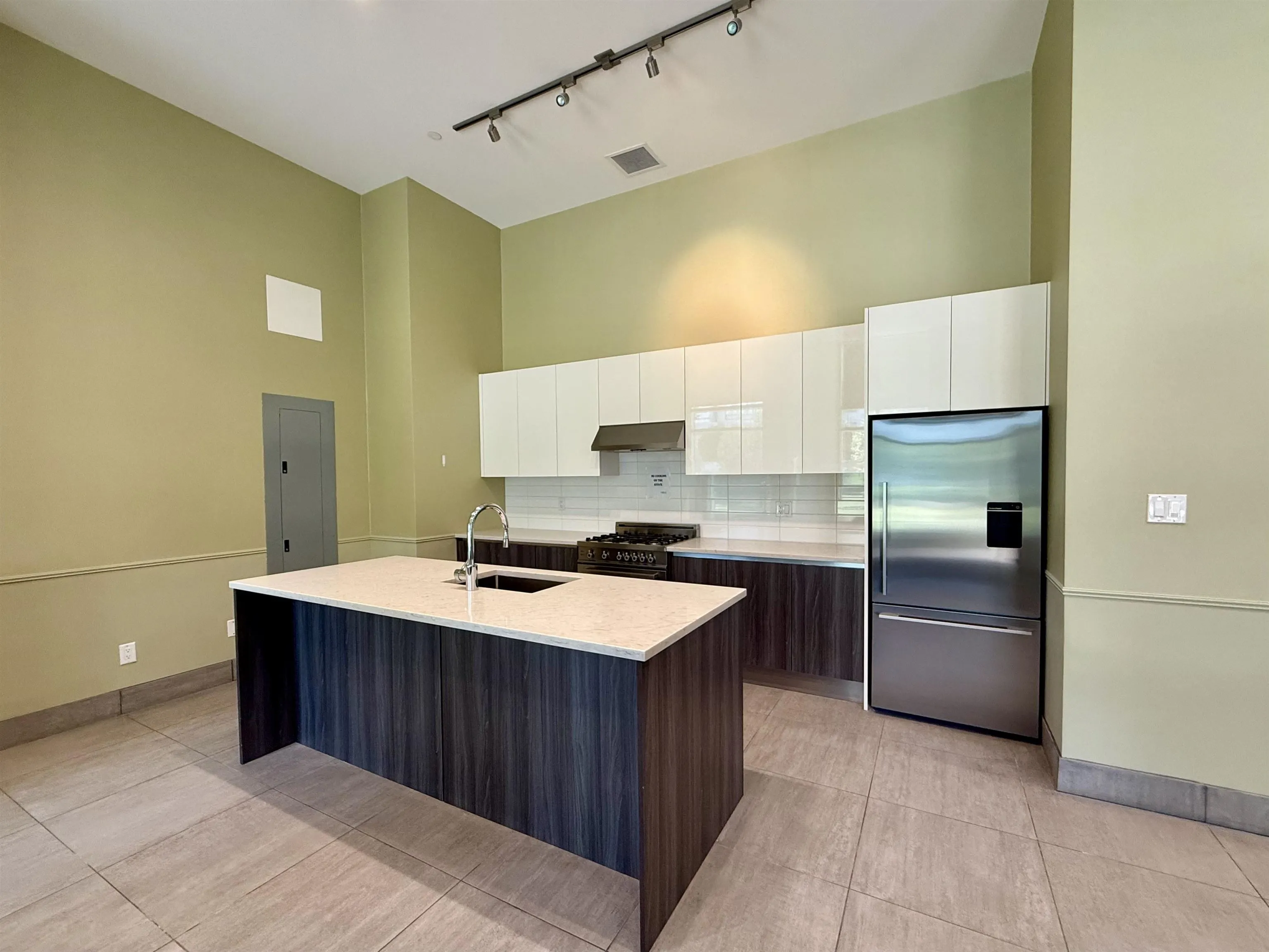 3207 4900 Lennox Lane