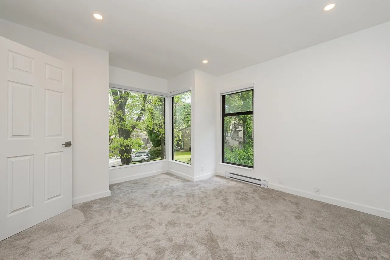 5853 Mayview Circle