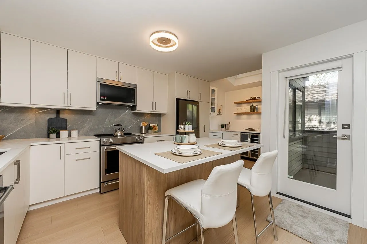 5853 Mayview Circle