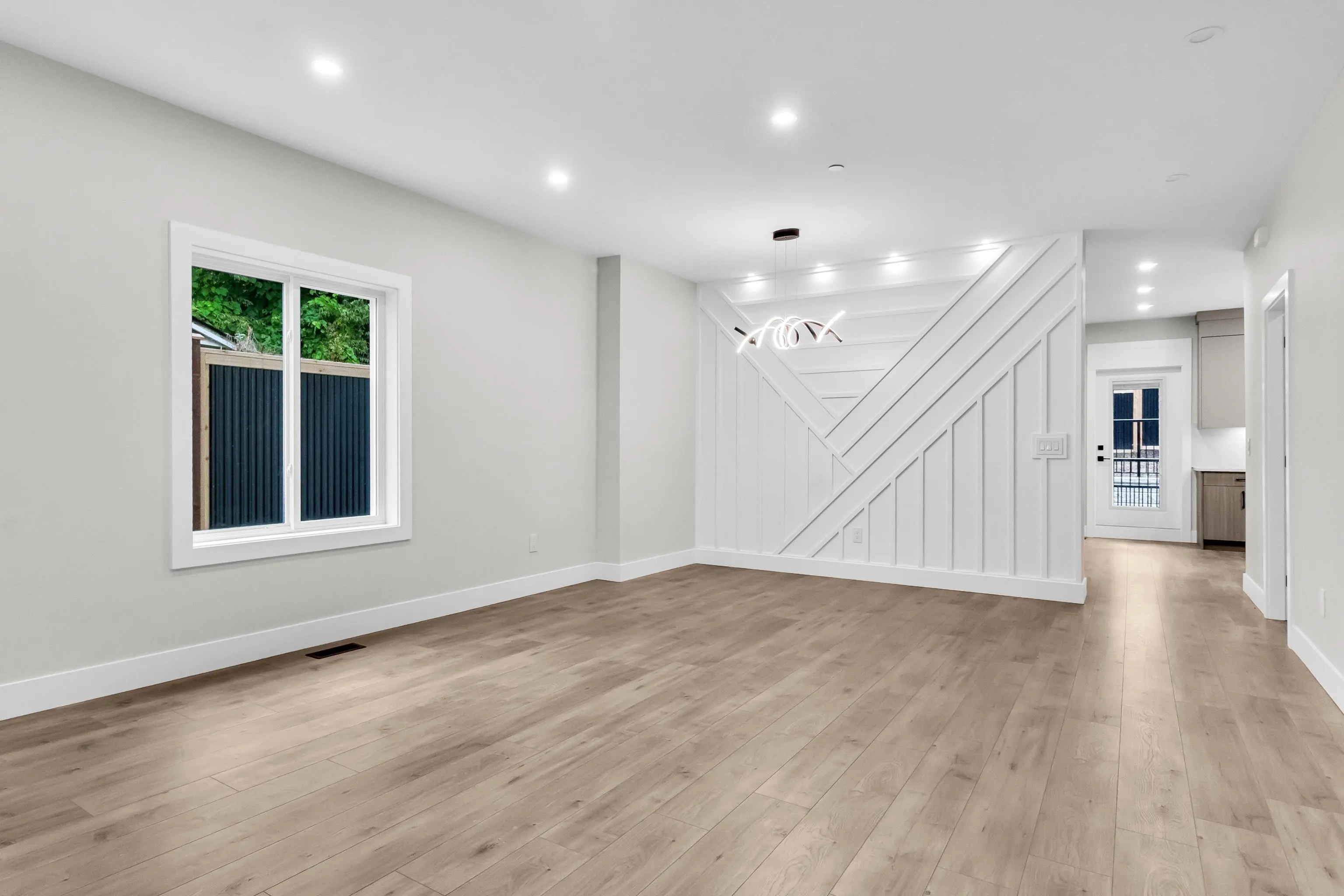A 32729 Fraser Crescent