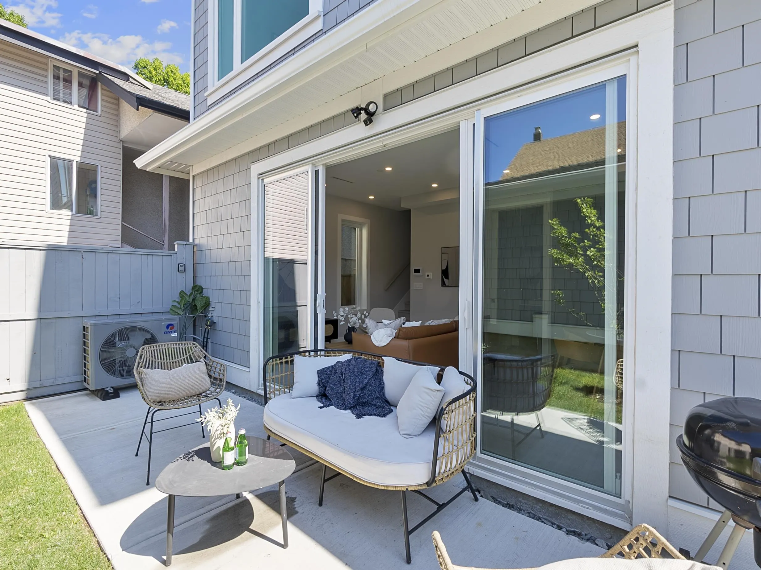 885 E King Edward Avenue