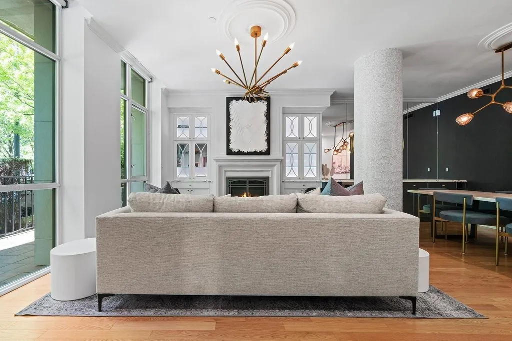 471 Beach Crescent