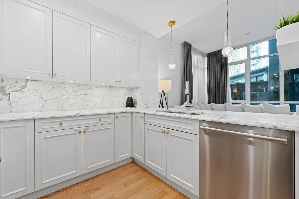 471 Beach Crescent