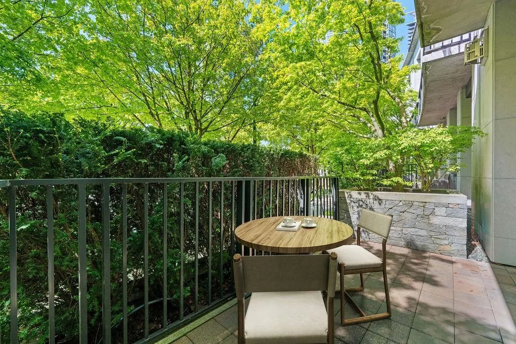 471 Beach Crescent