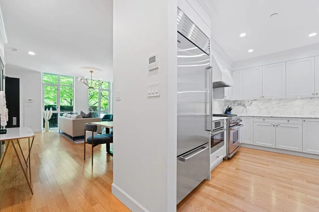 471 Beach Crescent
