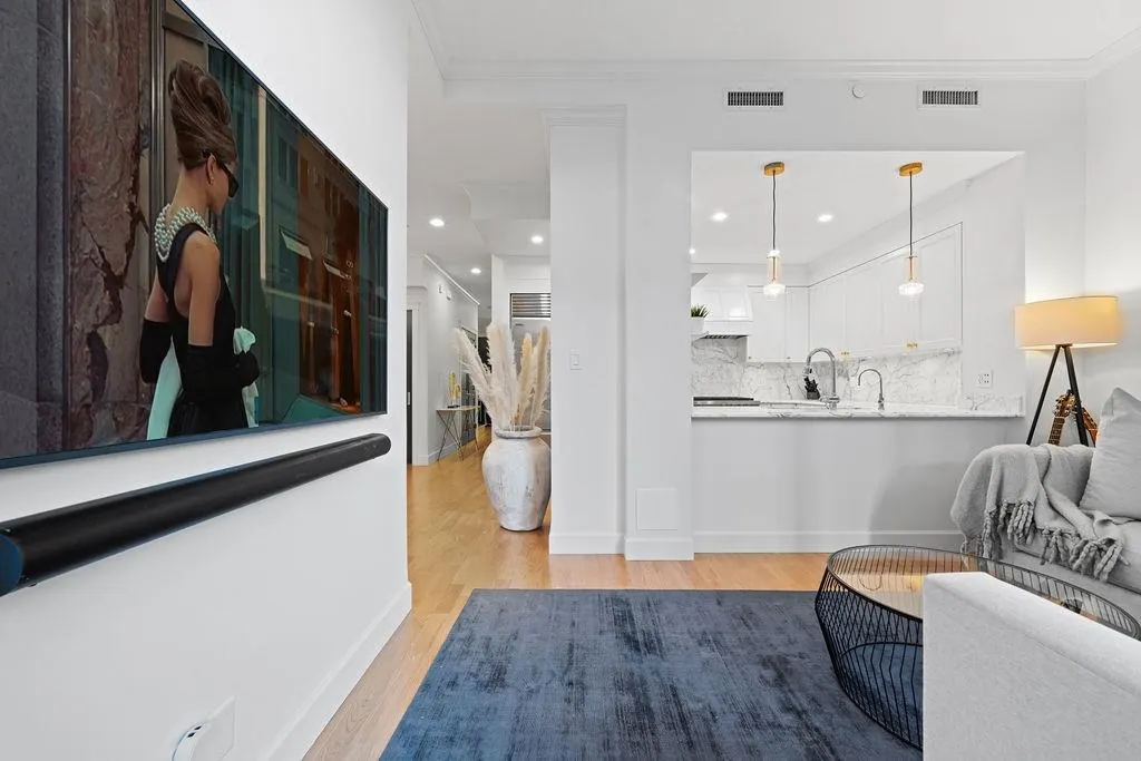 471 Beach Crescent