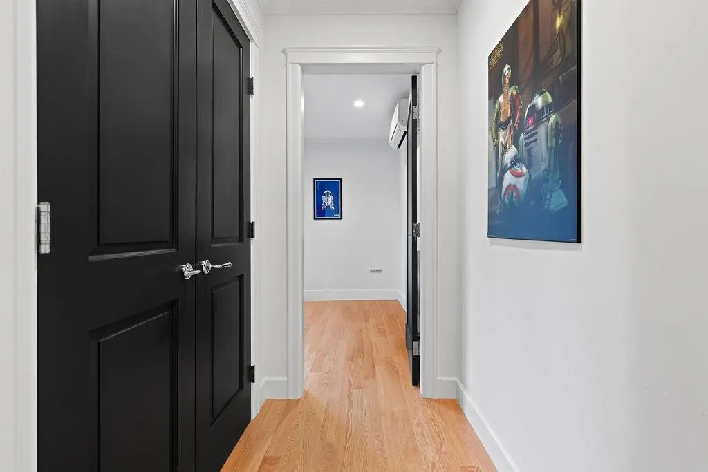 471 Beach Crescent