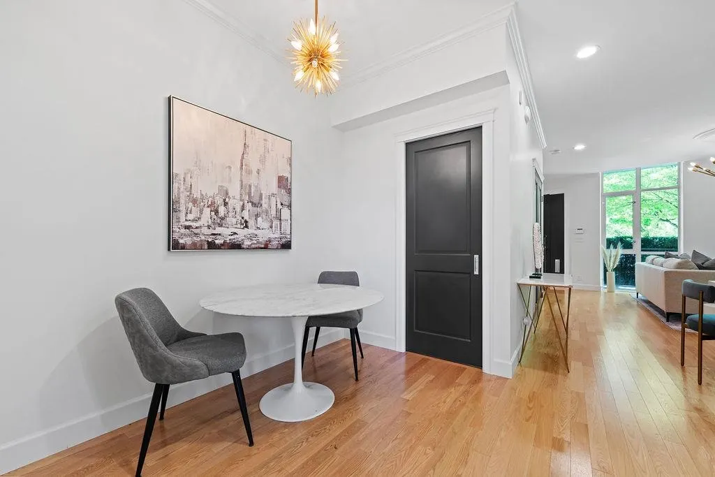 471 Beach Crescent