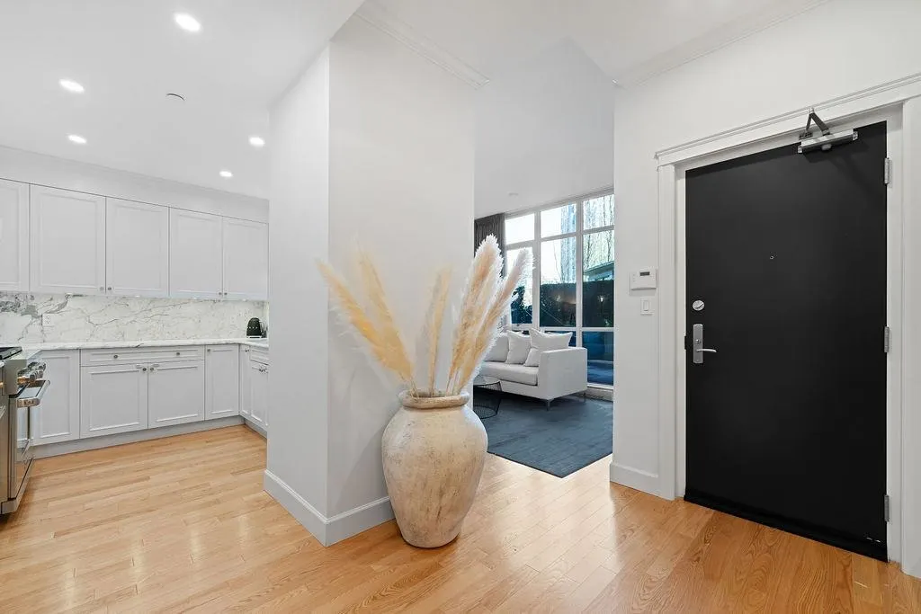 471 Beach Crescent